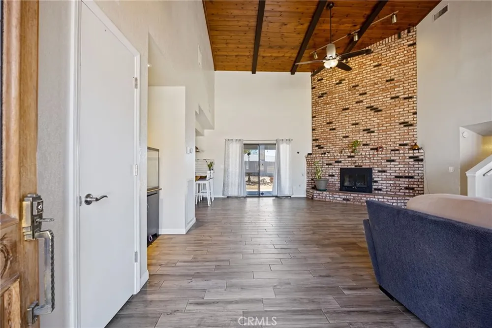 19403 Oneida Court Apple Valley, CA 92307