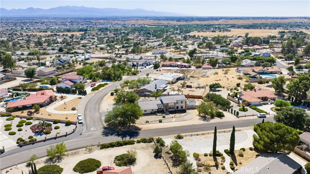 19403 Oneida Court Apple Valley, CA 92307