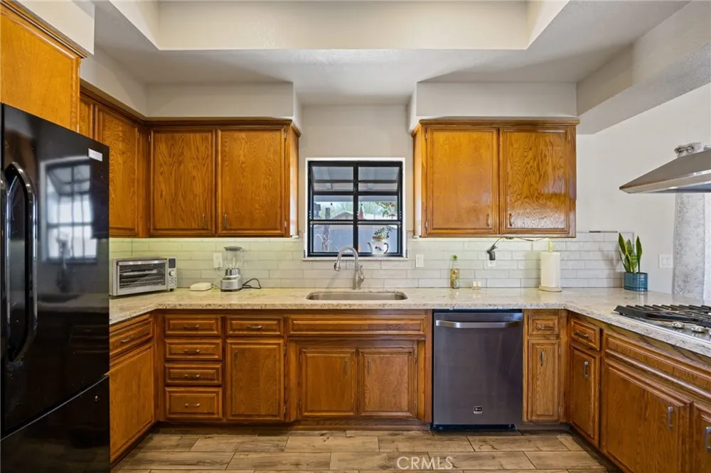 19403 Oneida Court Apple Valley, CA 92307