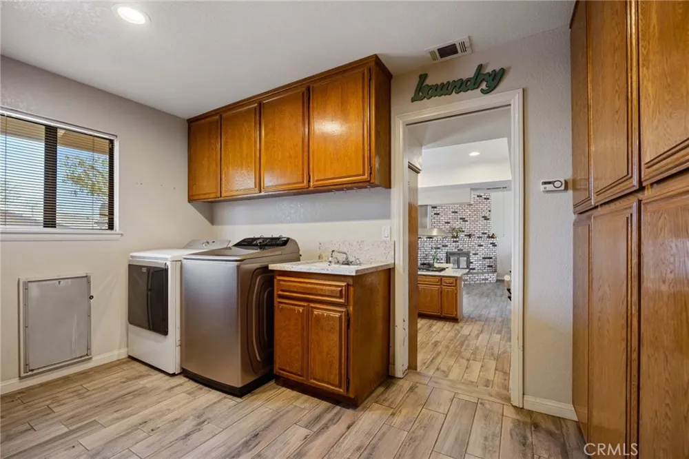 19403 Oneida Court Apple Valley, CA 92307