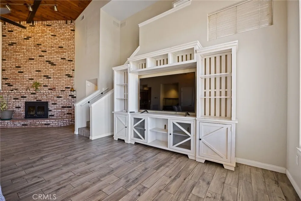 19403 Oneida Court Apple Valley, CA 92307
