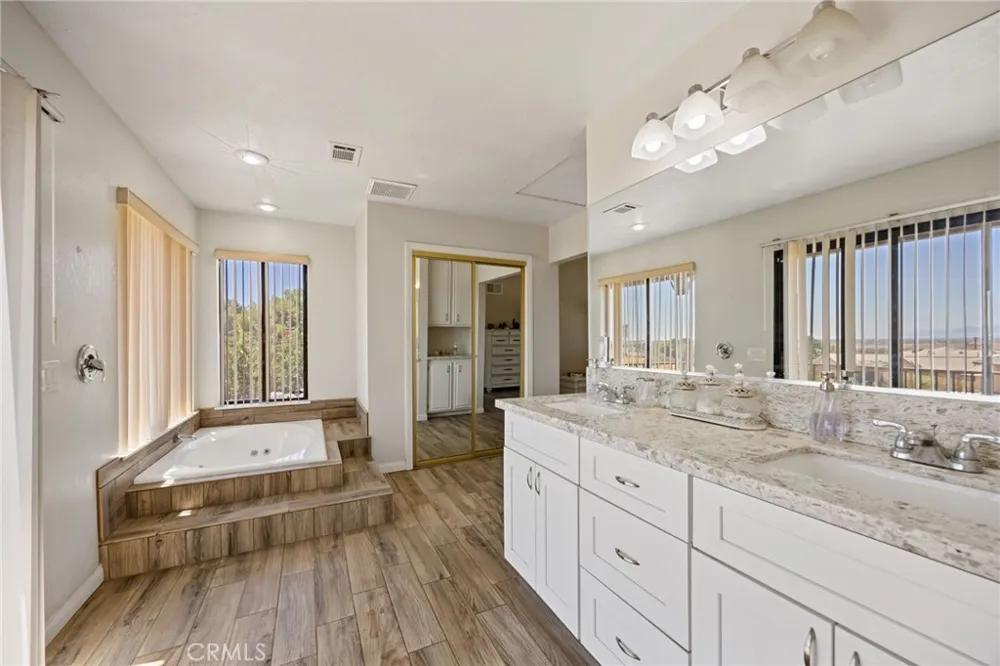 19403 Oneida Court Apple Valley, CA 92307