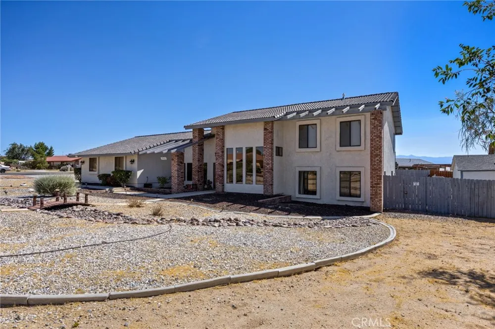 19403 Oneida Court Apple Valley, CA 92307
