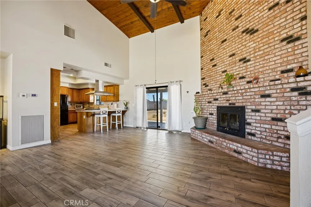 19403 Oneida Court Apple Valley, CA 92307