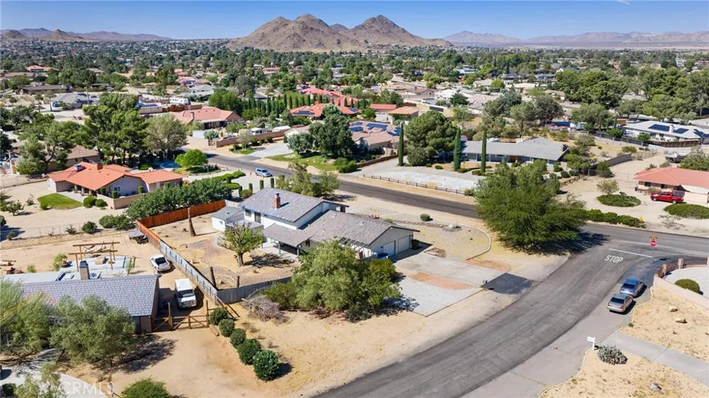 19403 Oneida Court Apple Valley, CA 92307