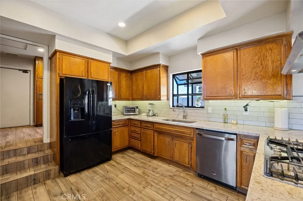 19403 Oneida Court Apple Valley, CA 92307