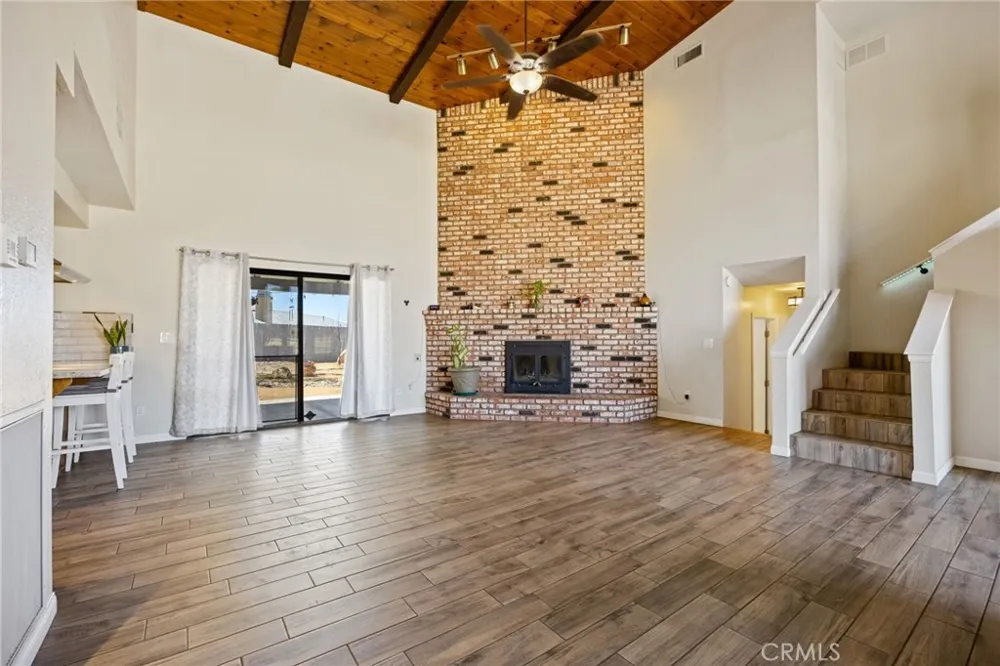 19403 Oneida Court Apple Valley, CA 92307