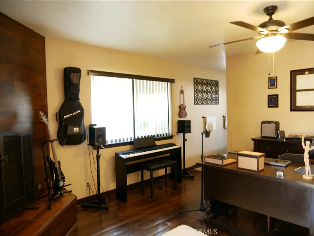 18090 Mariner Drive Victor Valley, CA 92395