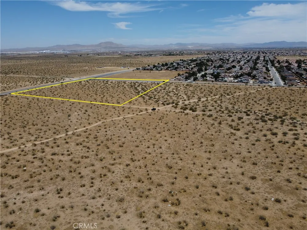 3 Mojave Dr Adelanto, CA 92301