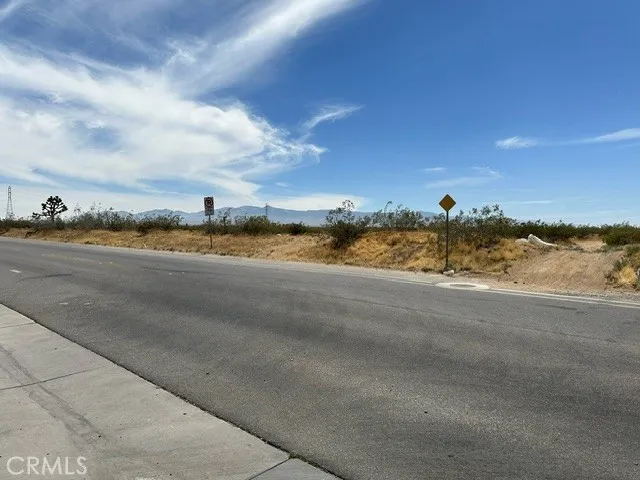 3 Mojave Dr Adelanto, CA 92301