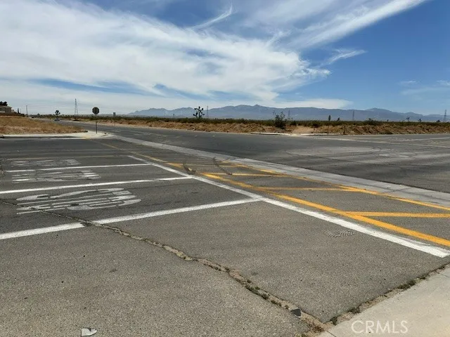3 Mojave Dr Adelanto, CA 92301