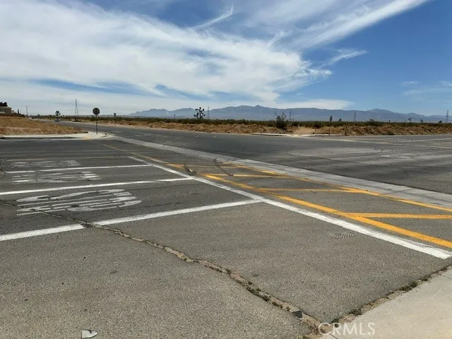 4 Aster Adelanto, CA 92301