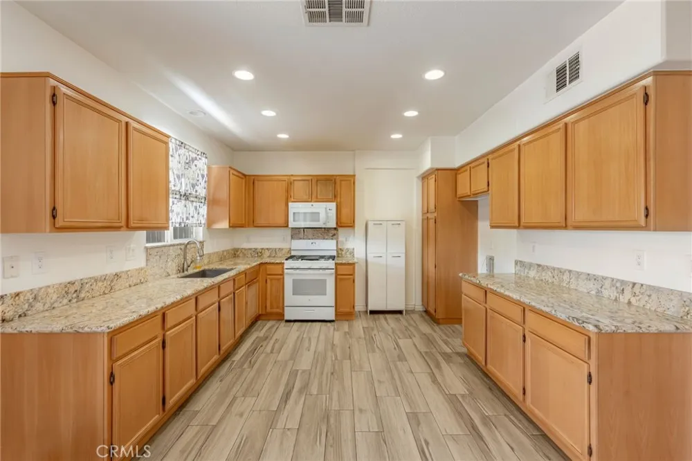 15143 Arcadian Adelanto, CA 92301