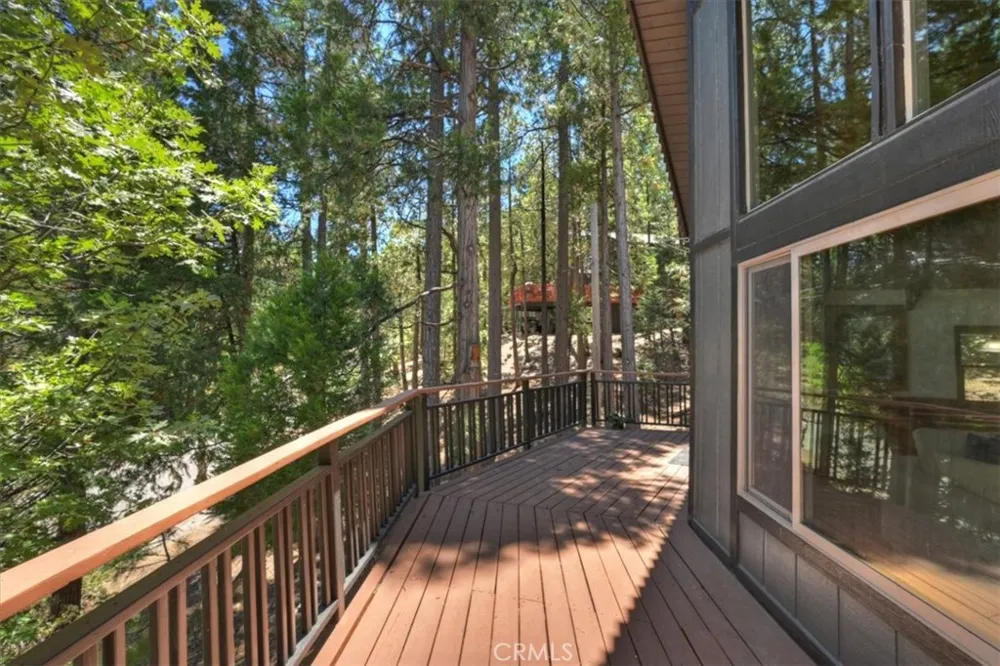 260 El Dorado Drive Lake Arrowhead, CA 92352
