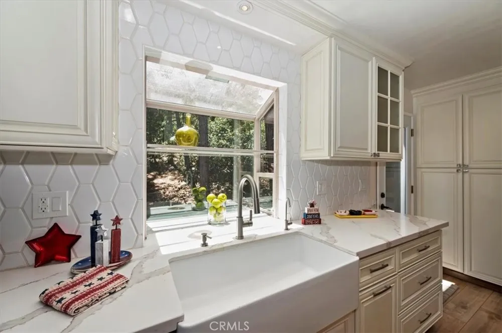 260 El Dorado Drive Lake Arrowhead, CA 92352