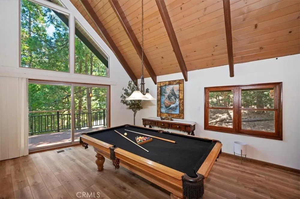 260 El Dorado Drive Lake Arrowhead, CA 92352