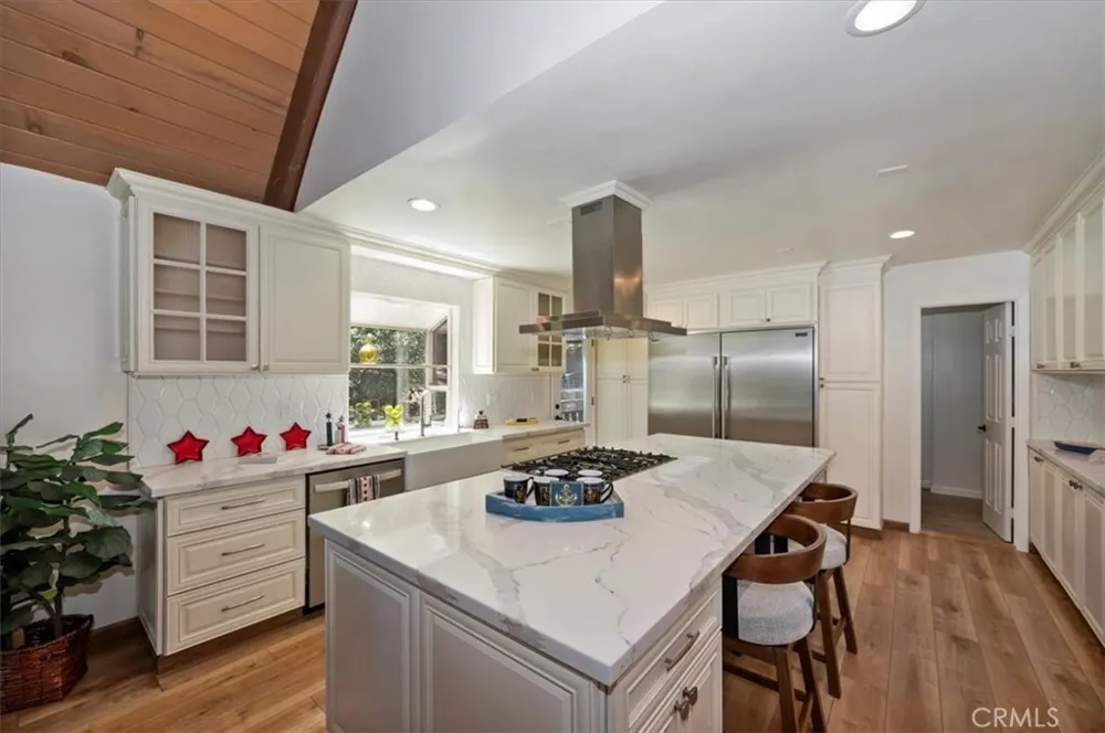 260 El Dorado Drive Lake Arrowhead, CA 92352