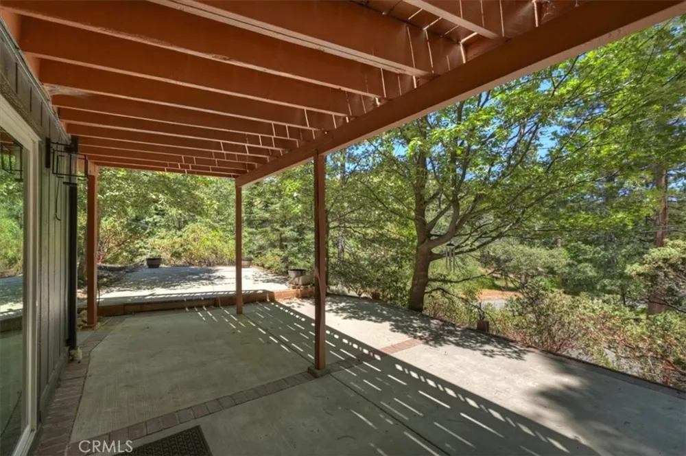 260 El Dorado Drive Lake Arrowhead, CA 92352