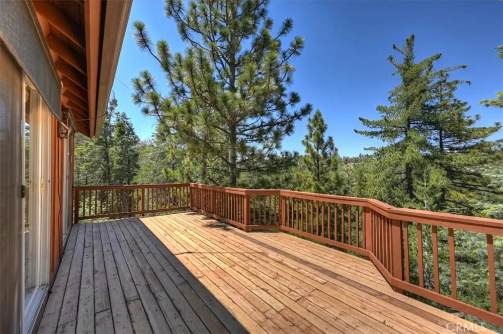 260 El Dorado Drive Lake Arrowhead, CA 92352