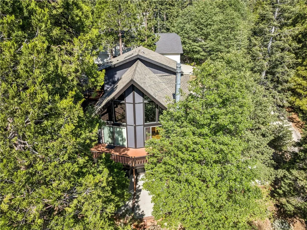 260 El Dorado Drive Lake Arrowhead, CA 92352