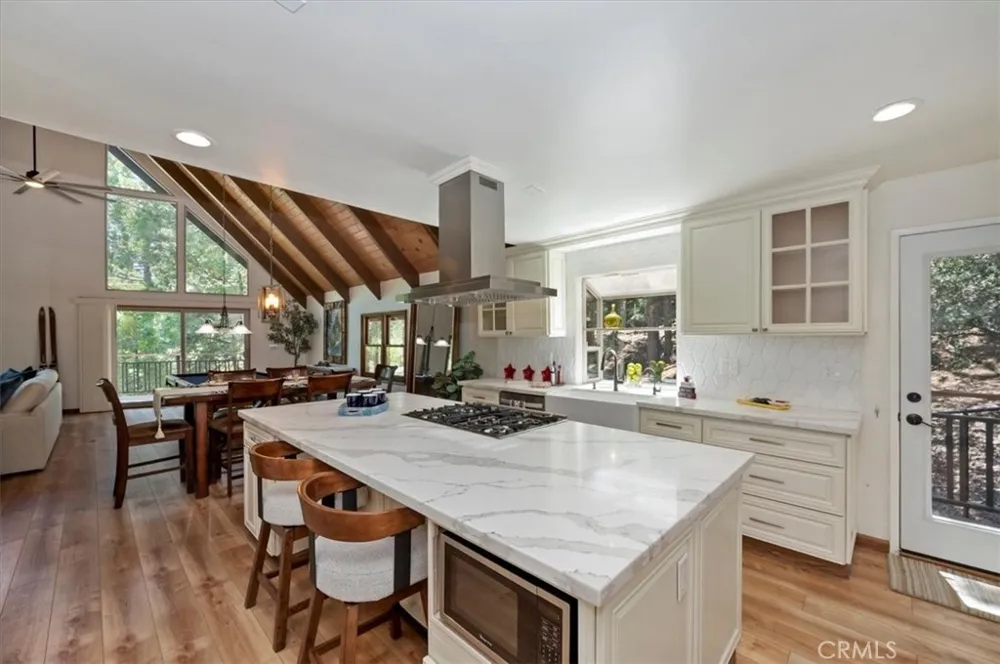 260 El Dorado Drive Lake Arrowhead, CA 92352