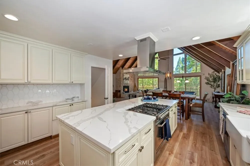 260 El Dorado Drive Lake Arrowhead, CA 92352