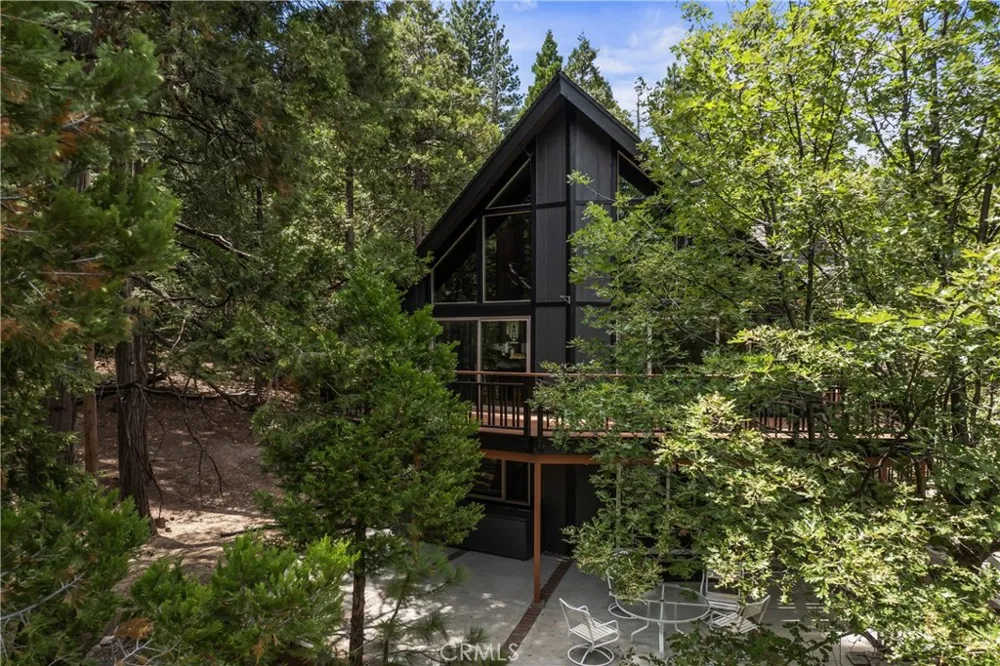 260 El Dorado Drive Lake Arrowhead, CA 92352