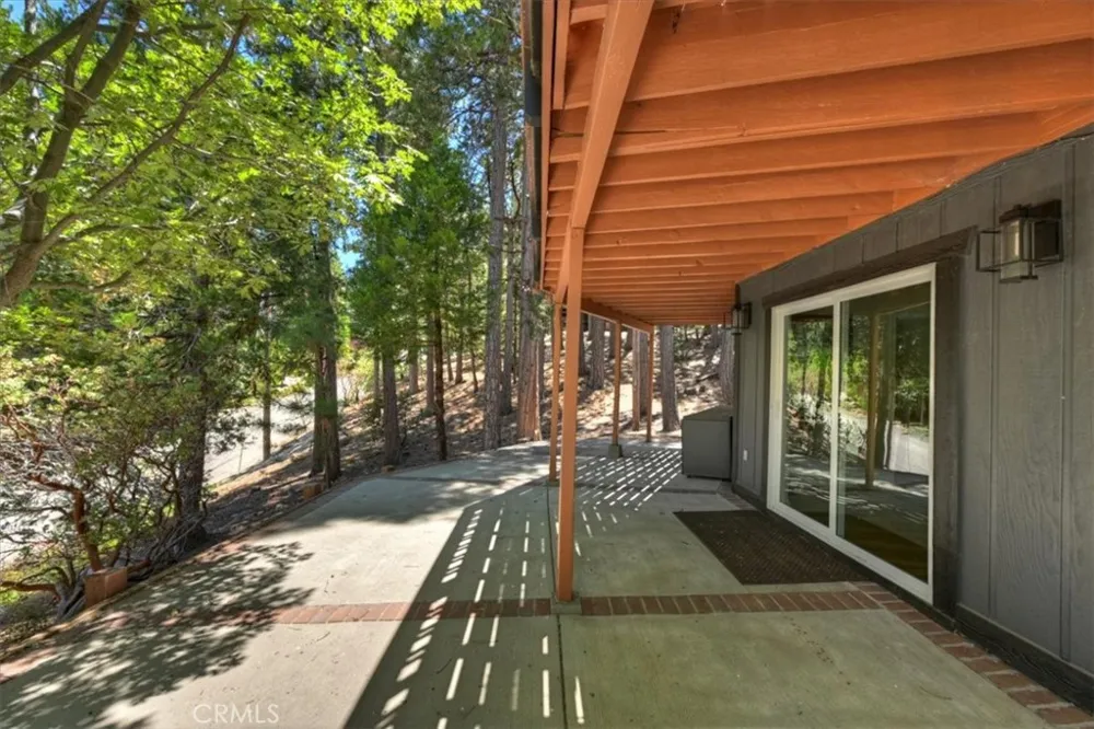 260 El Dorado Drive Lake Arrowhead, CA 92352