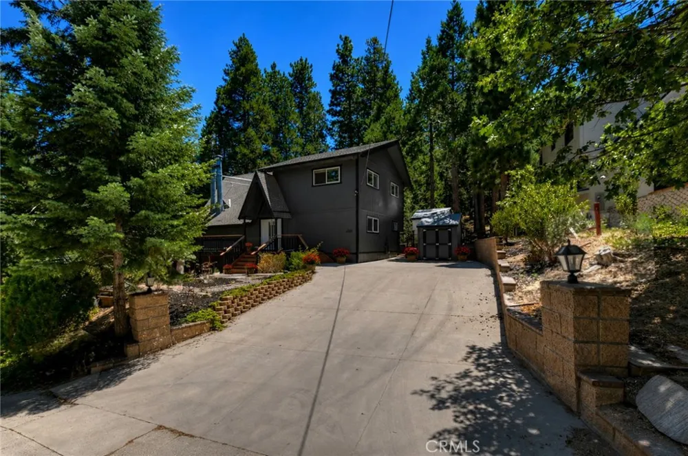260 El Dorado Drive Lake Arrowhead, CA 92352