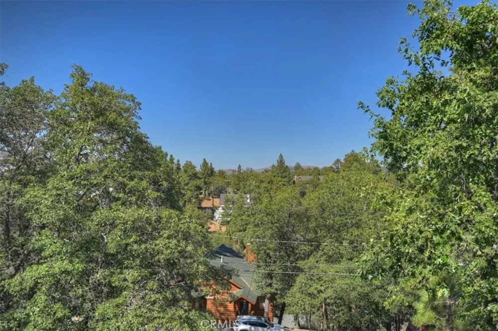 693 Villa Grove Big Bear Lake, CA 92314