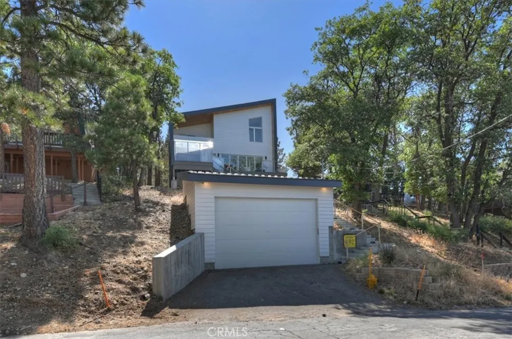 693 Villa Grove Big Bear Lake, CA 92314