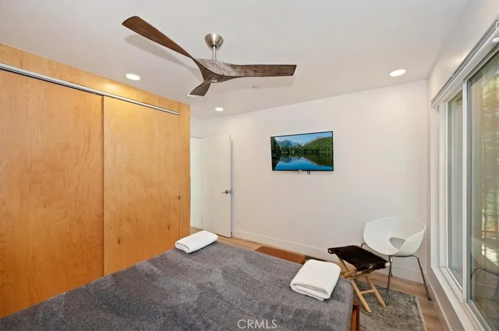 693 Villa Grove Big Bear Lake, CA 92314