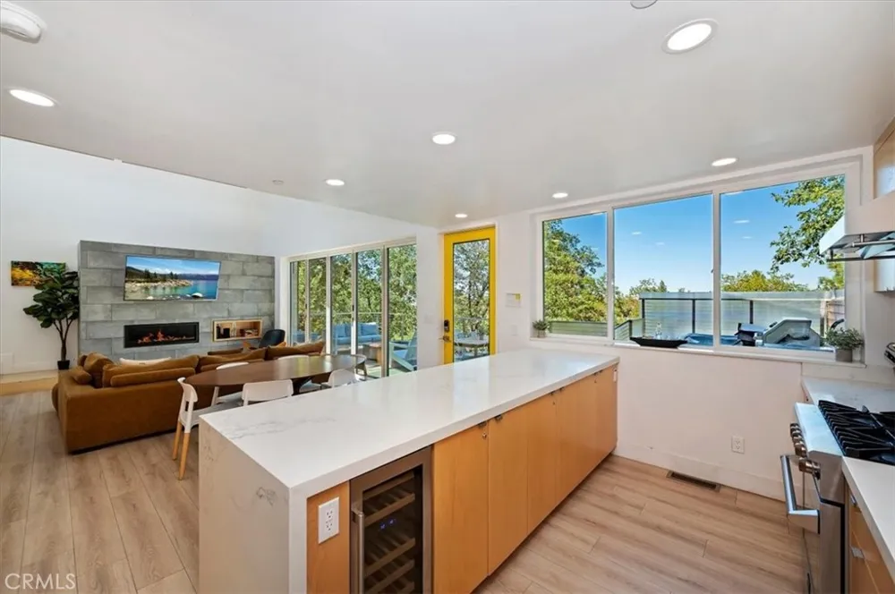 693 Villa Grove Big Bear Lake, CA 92314