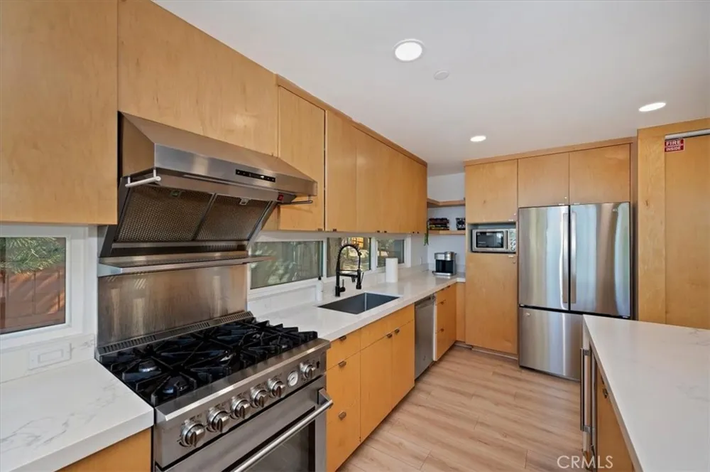 693 Villa Grove Big Bear Lake, CA 92314