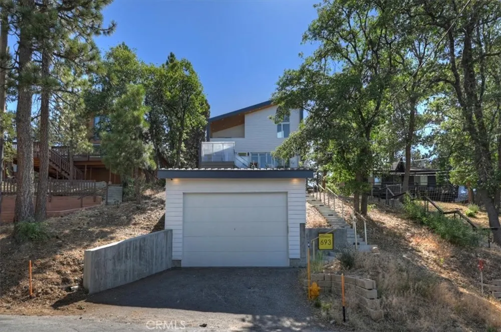 693 Villa Grove Big Bear Lake, CA 92314