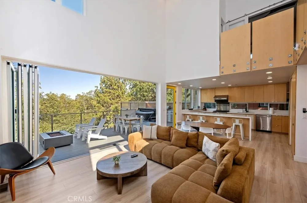 693 Villa Grove Big Bear Lake, CA 92314