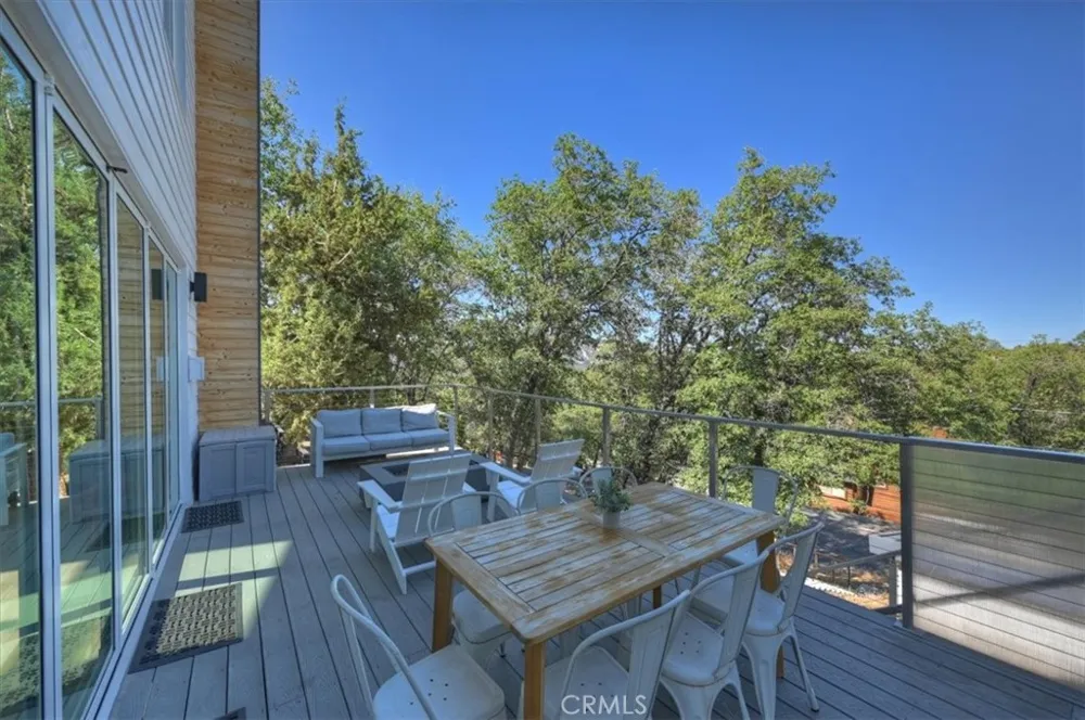 693 Villa Grove Big Bear Lake, CA 92314