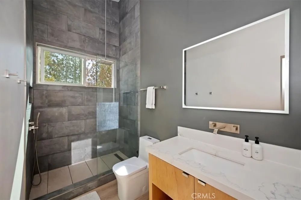 693 Villa Grove Big Bear Lake, CA 92314