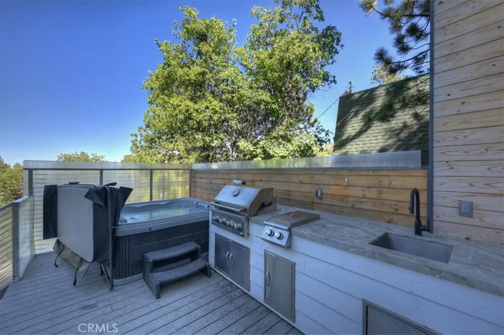 693 Villa Grove Big Bear Lake, CA 92314