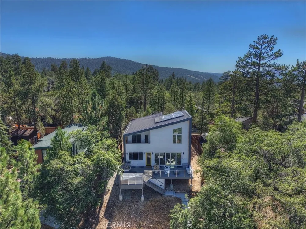 693 Villa Grove Big Bear Lake, CA 92314