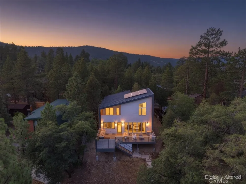 693 Villa Grove Big Bear Lake, CA 92314