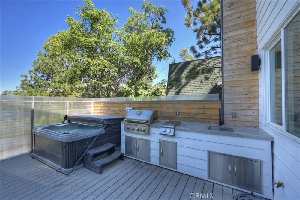 693 Villa Grove Big Bear Lake, CA 92314