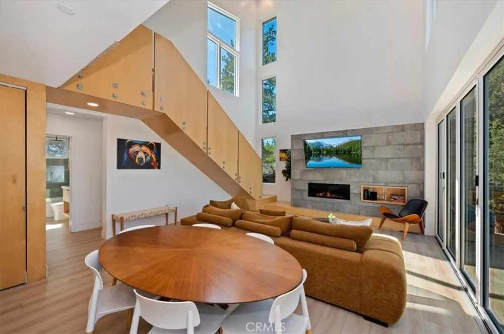 693 Villa Grove Big Bear Lake, CA 92314
