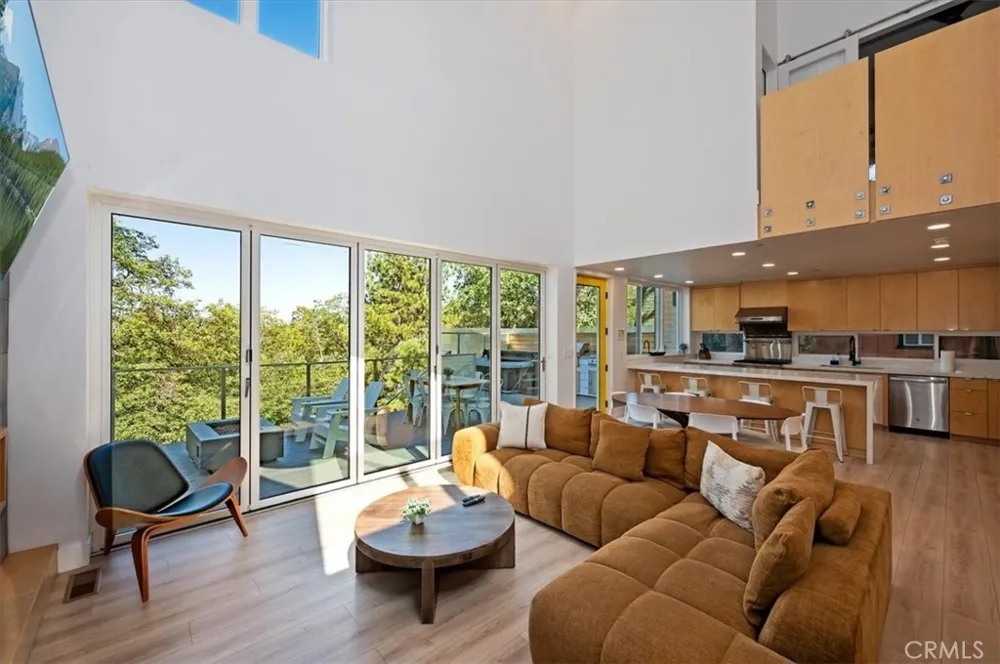 693 Villa Grove Big Bear Lake, CA 92314