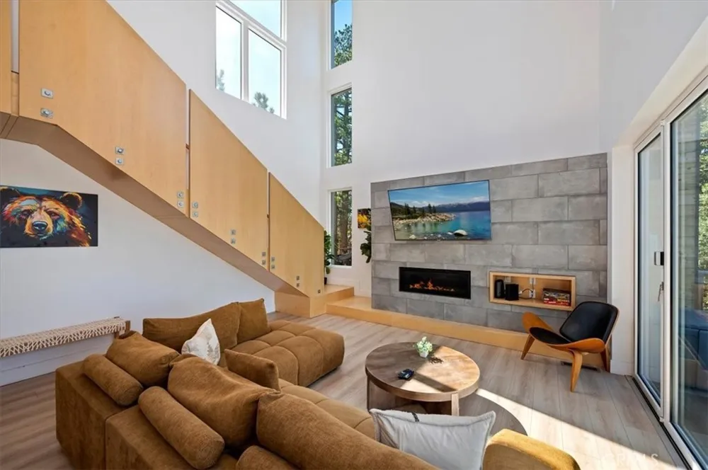 693 Villa Grove Big Bear Lake, CA 92314