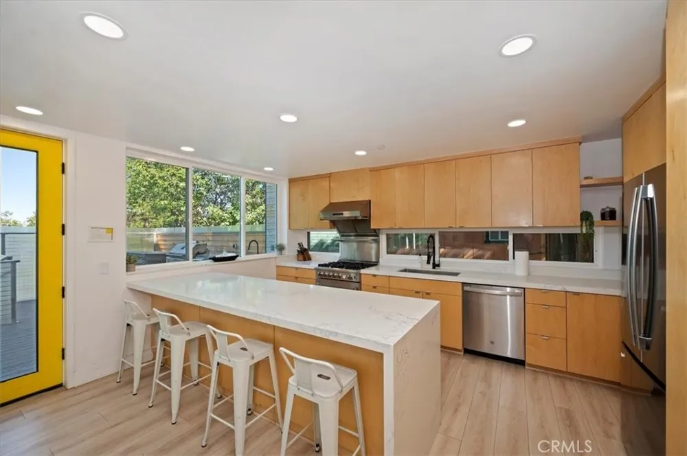 693 Villa Grove Big Bear Lake, CA 92314