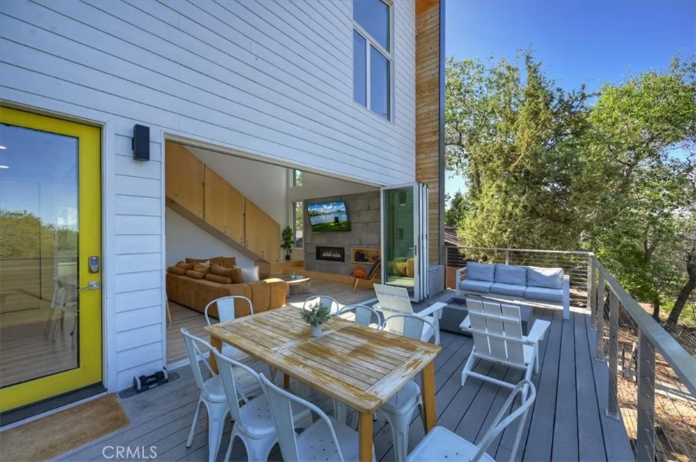 693 Villa Grove Big Bear Lake, CA 92314