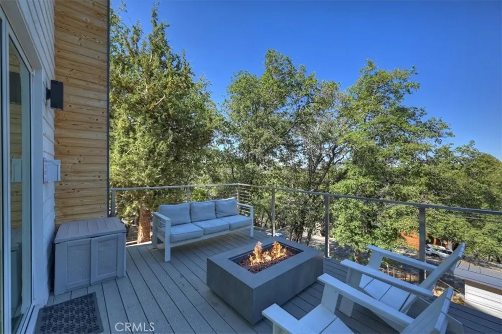 693 Villa Grove Big Bear Lake, CA 92314