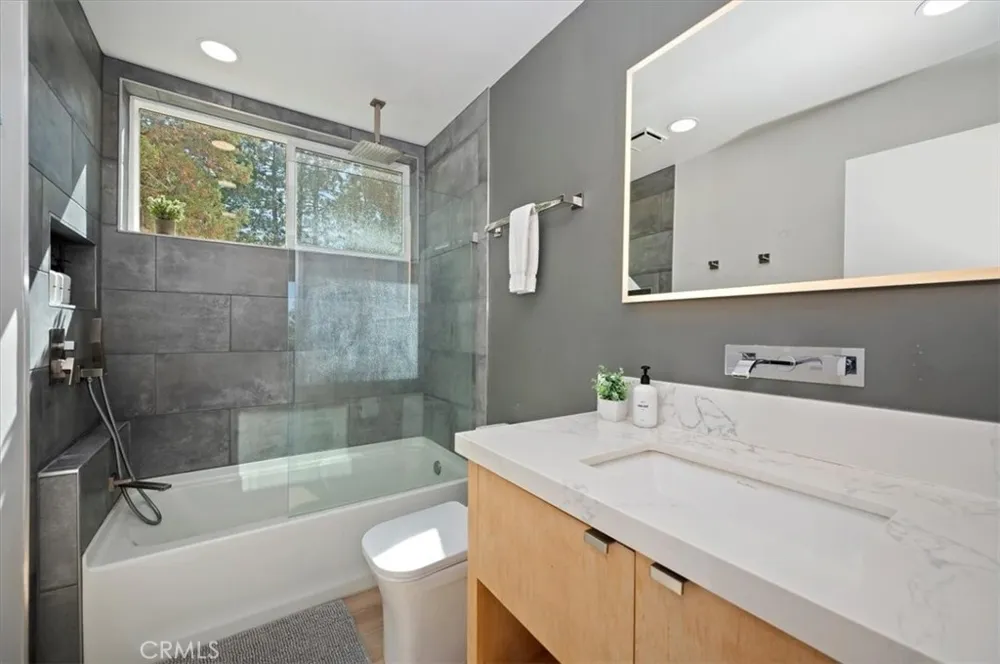 693 Villa Grove Big Bear Lake, CA 92314