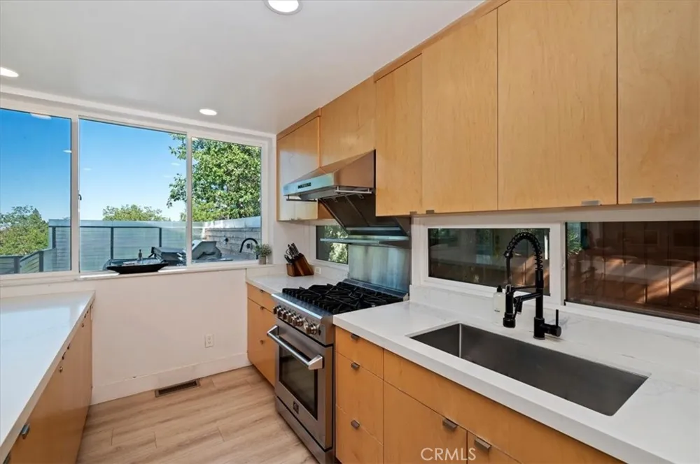 693 Villa Grove Big Bear Lake, CA 92314